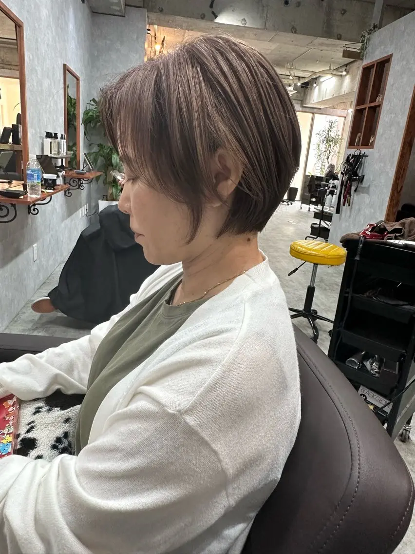 ショート 切りっぱなしボブ ショートボブ ハンサムショート 丸みショート ボブ カット ヘアカラー トリートメント モテ髪/ボブ/ショー ト/アダチフウトのヘアスタイル