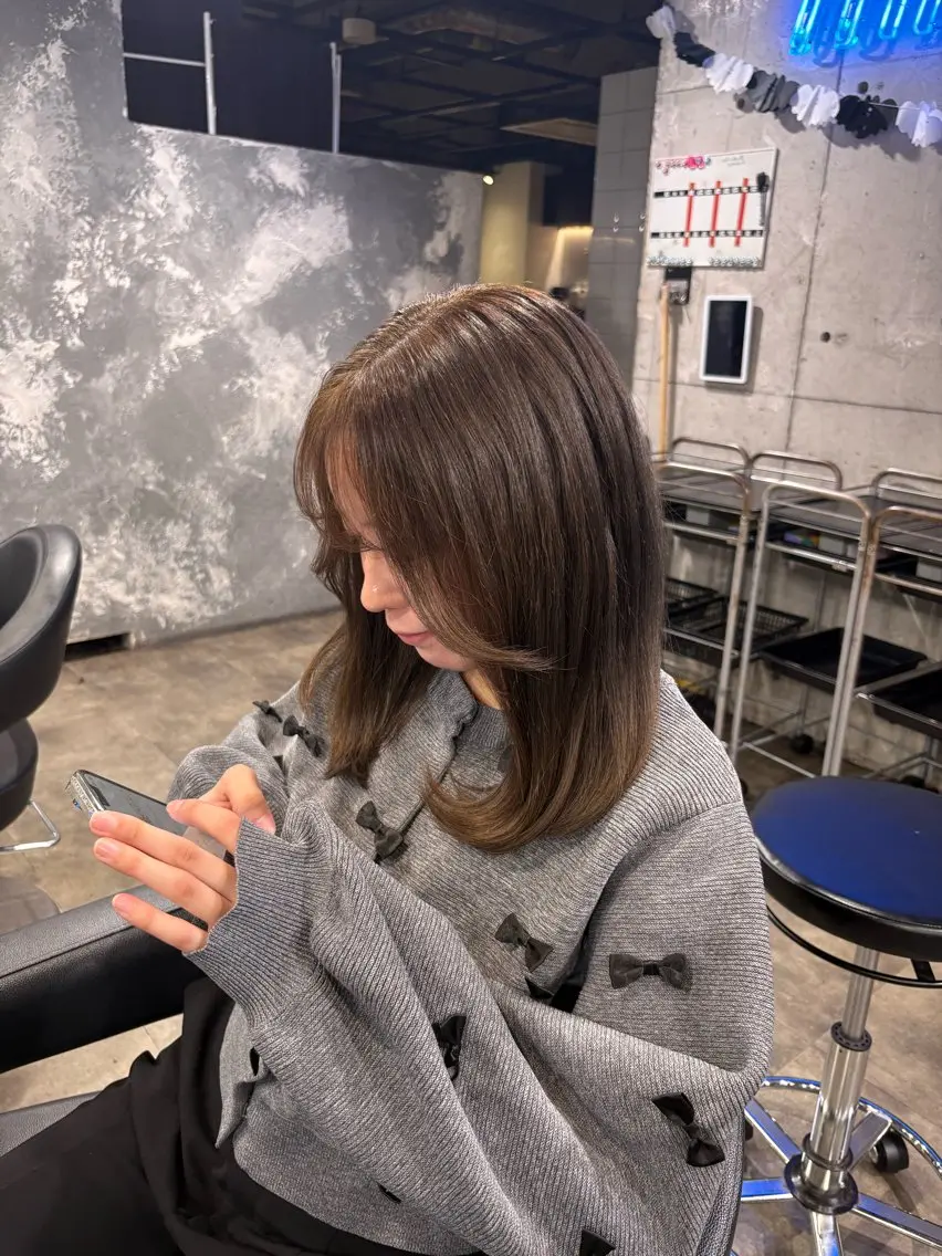 セミロング カラー ヘアカラー ハイトーン 横浜💞ミオのヘアスタイル