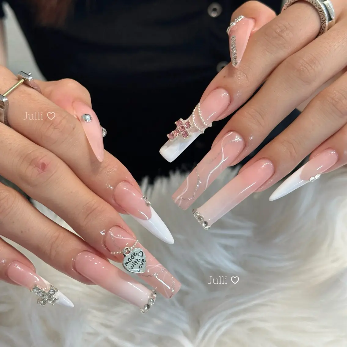 ネイル フレンチネイル ジェルネイル キラキラネイル 韓国ネイル マグネットネイル ハンドネイル Julli NailStudioのネイルデザイン