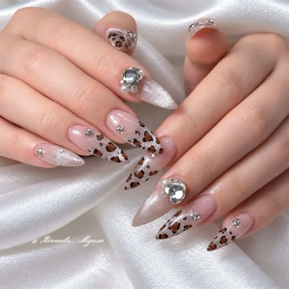 ロング 韓国風ヘア ハンドネイル RIN NAILS ᥫ᭡Migusaのネイルデザイン