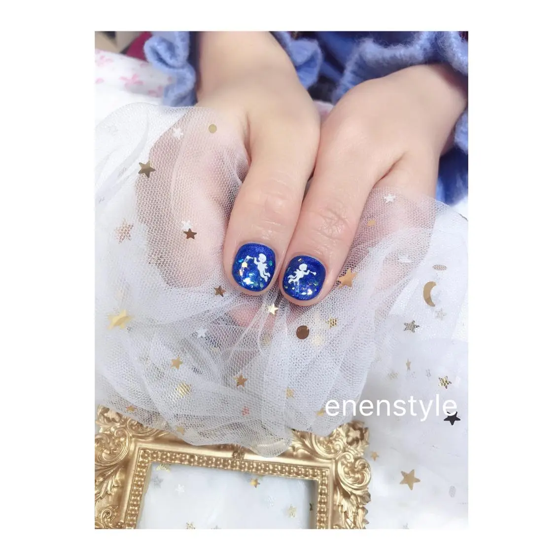 ショート ネイル クリスマス ブルー ジェルネイル ニュアンスネイル オフィスネイル ハンドネイル 🐾enen style 🐾のネイルデザイン