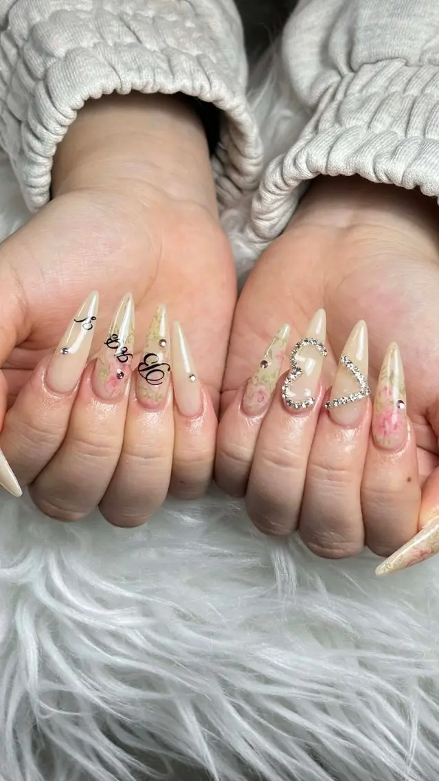 ネイル オーロラネイル ボルドー ブラウン 氷ネイル・うるうるネイル キラキラネイル ハンドネイル Julli NailStudioのネイルデザイン