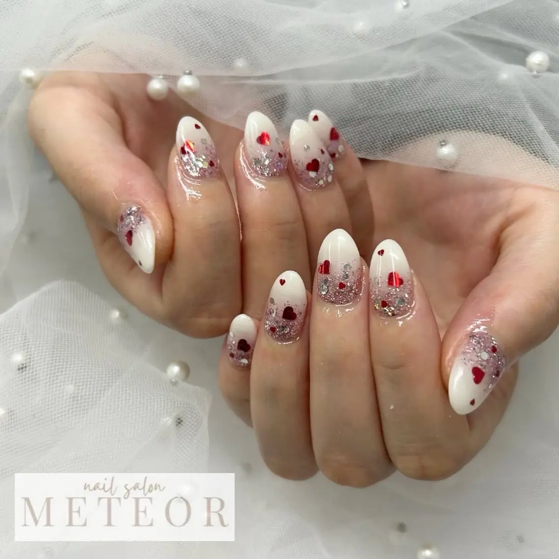 ネイル グラデーション ハート キラキラネイル ピンク バレンタイン ハンドネイル METEOR💫 staffのネイルデザイン