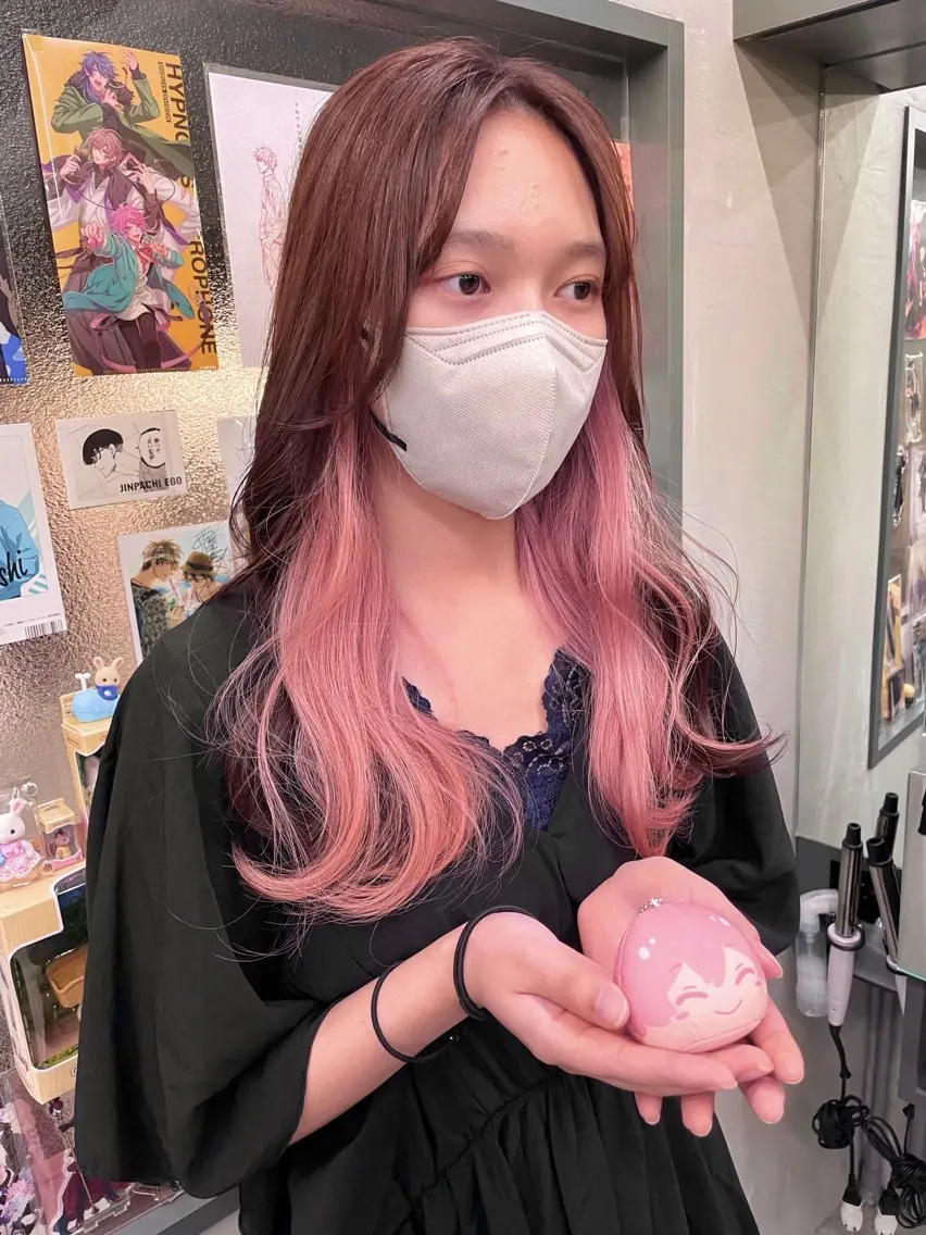セミロング カラー ヘアカラー インナーカラー 推し ブリーチ  髪質改善のヘアスタイル