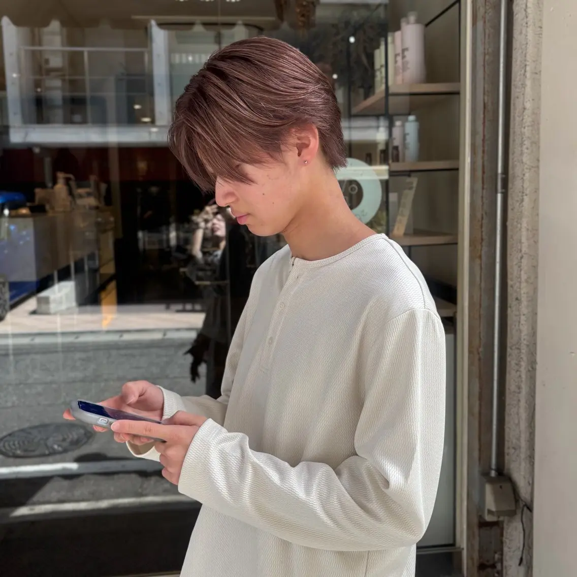 カラー メンズ ベージュカラー ダブルカラー ミルクティーベージュ カット ヘアカラー トリートメント 芦刈 咲来のヘアスタイル