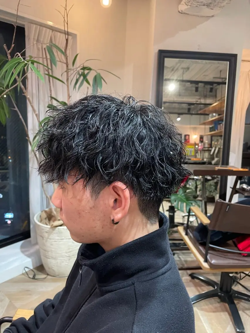 ショート パーマ メンズ マッシュ メンズパーマ 艶感/レイヤーカット 🌐Taketoのヘアスタイル
