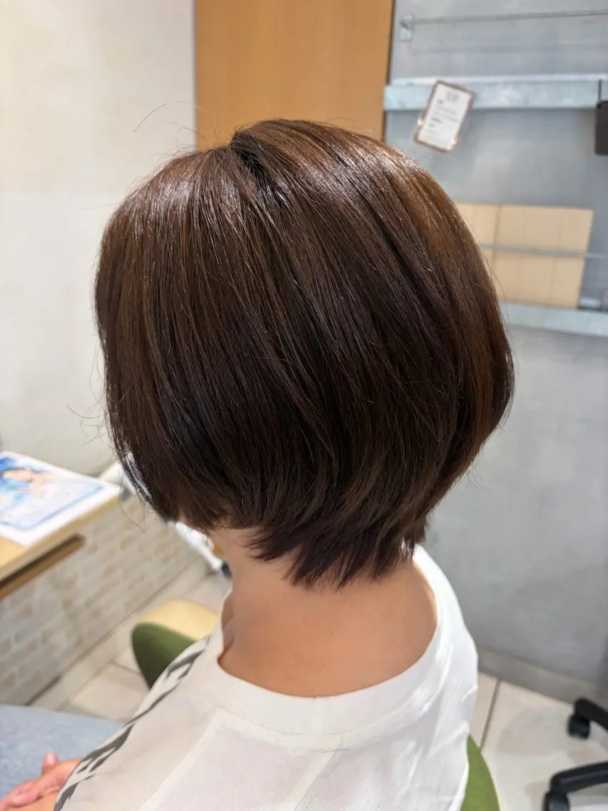 ショート ハイライトカラー レイヤーカットのヘアスタイル