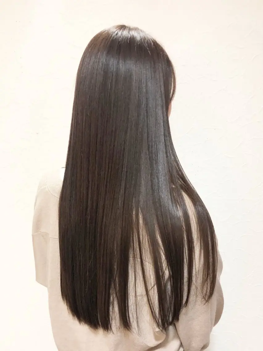 カラー Y. Kizawaのヘアスタイル
