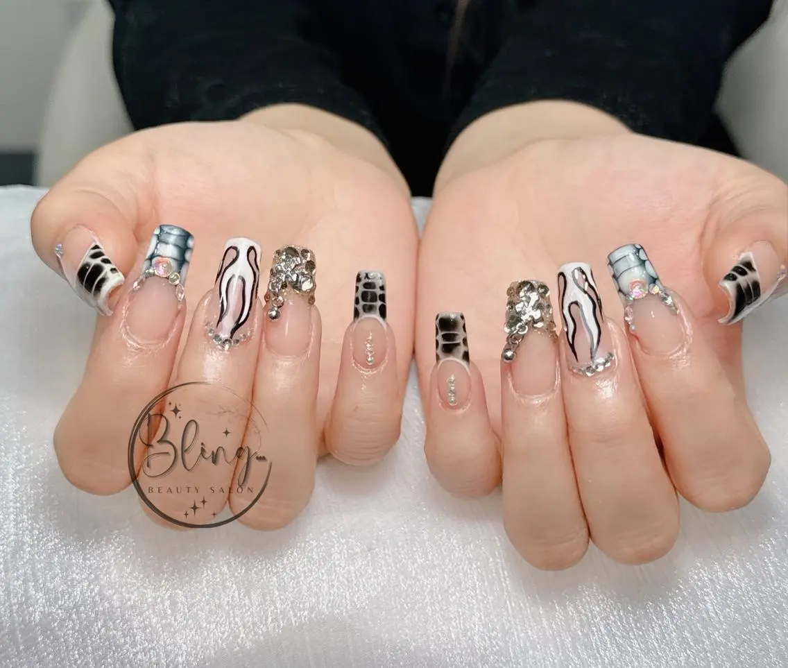 ロング カラー グラデーションカラー 韓国風ヘア ハンドネイル Bling Salonのネイルデザイン