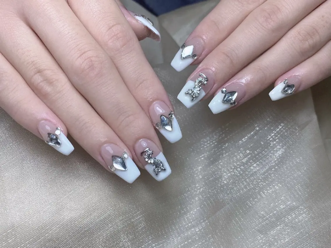 ネイル キラキラネイル ワンホンネイル ハンドネイル UM Nail Salonのネイルデザイン