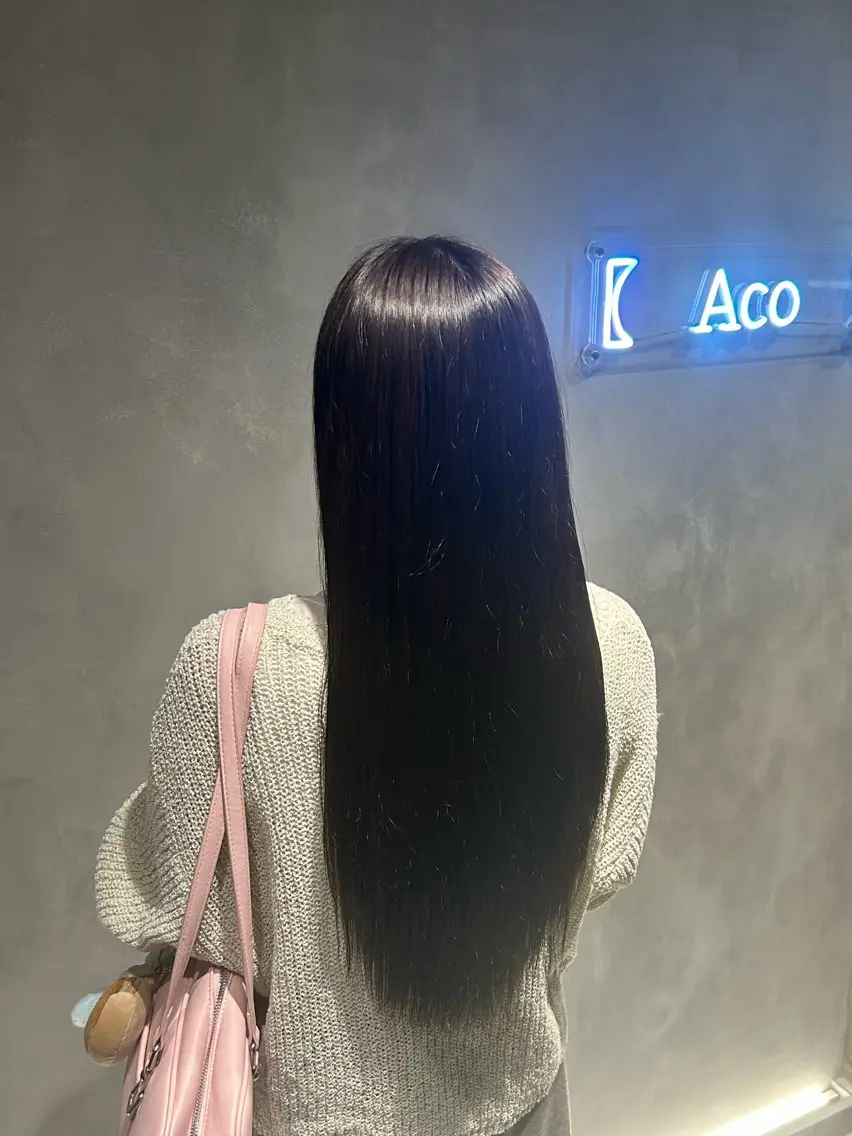 ロング ヘアカラー 透明感カラー ainaのヘアスタイル