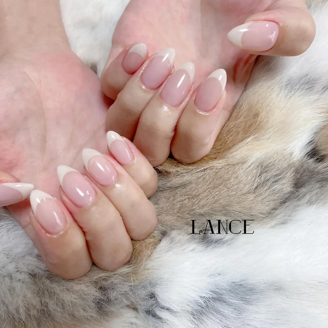 ミディアム ネイル オーロラネイル フレンチネイル グラデーション キラキラネイル シンプルネイル ハンドネイル Lance nailのネイルデザイン