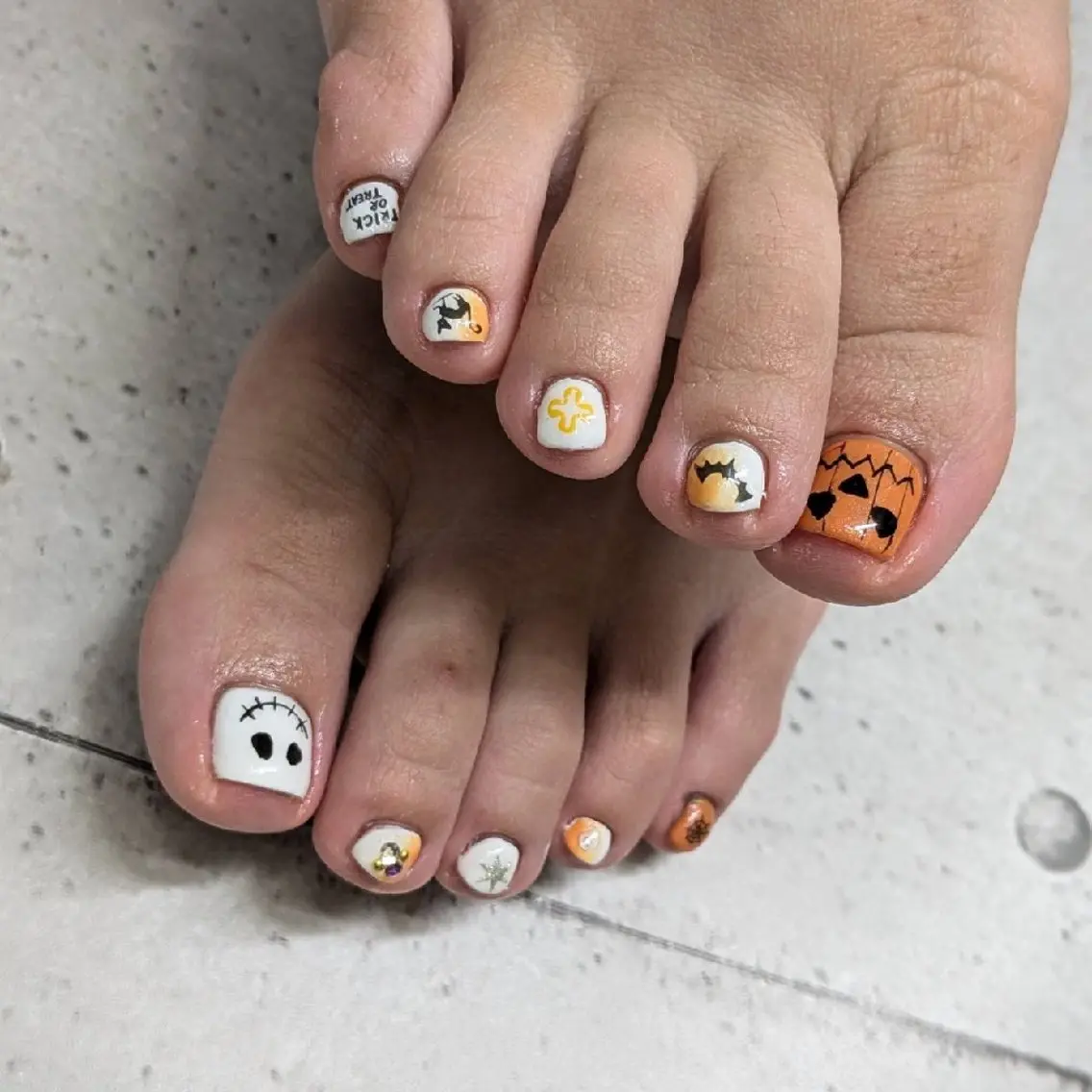 ネイル ハロウィン フットネイル ネイルサロンベルティ .keikoのネイルデザイン