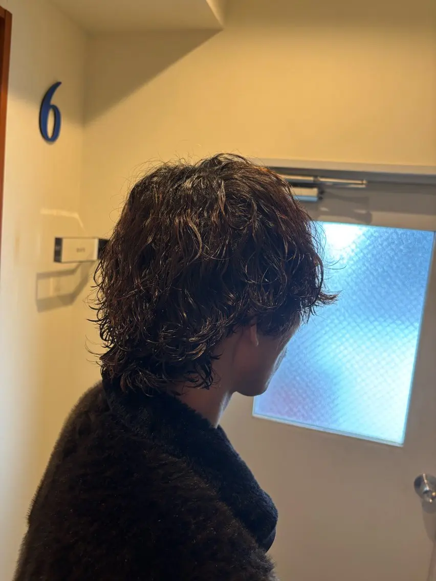 ミディアム パーマ メンズ ミディアムパーマ メンズパーマ 河辺 璃久のヘアスタイル
