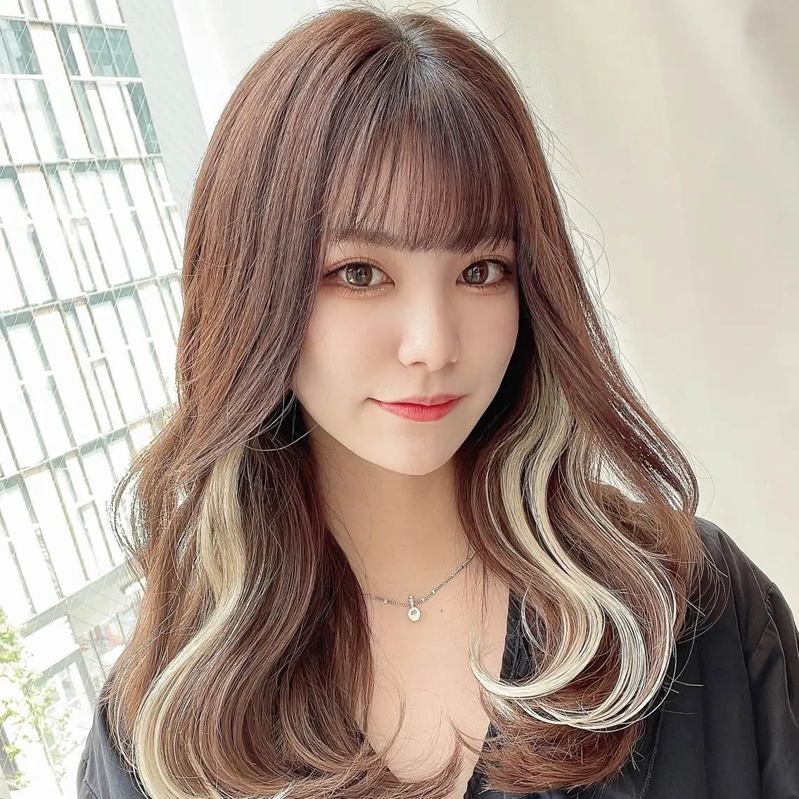 セミロング カラー ヘアアレンジ アディクシーカラー ベージュカラー 透明感カラー イヤリングカラー グレージュ カット トリートメント ヘッドスパ 顔周り特化/韓国ヘア /レイヤー/吉野幸大のヘアスタイル