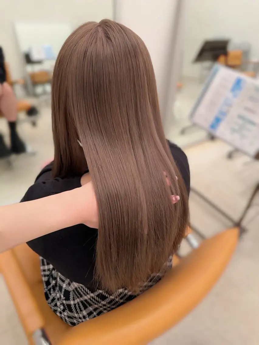 全頭ケアブリーチ➕カラー➕ダメージレスケア(5stepトリートメント、前処理剤)の写真
