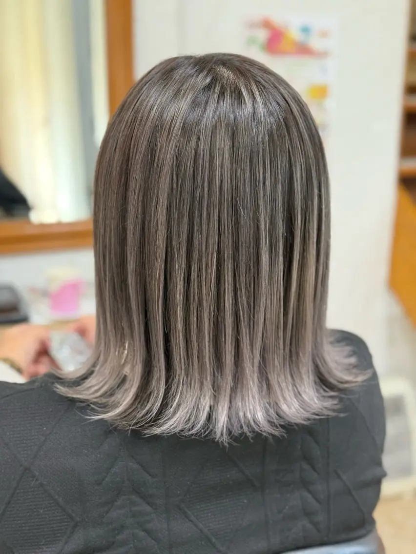 ミディアム カラー 軍司 心奈のヘアスタイル