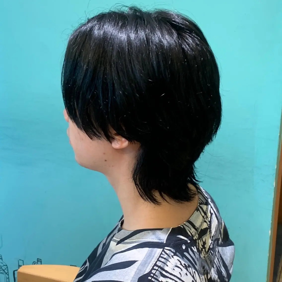 カラー メンズ メンズブリーチ 黒髪 ブリーチ ブルーカラー ブルーブラック メンズパーマ&メンズ 縮毛矯正/平野/渋谷のヘアスタイル