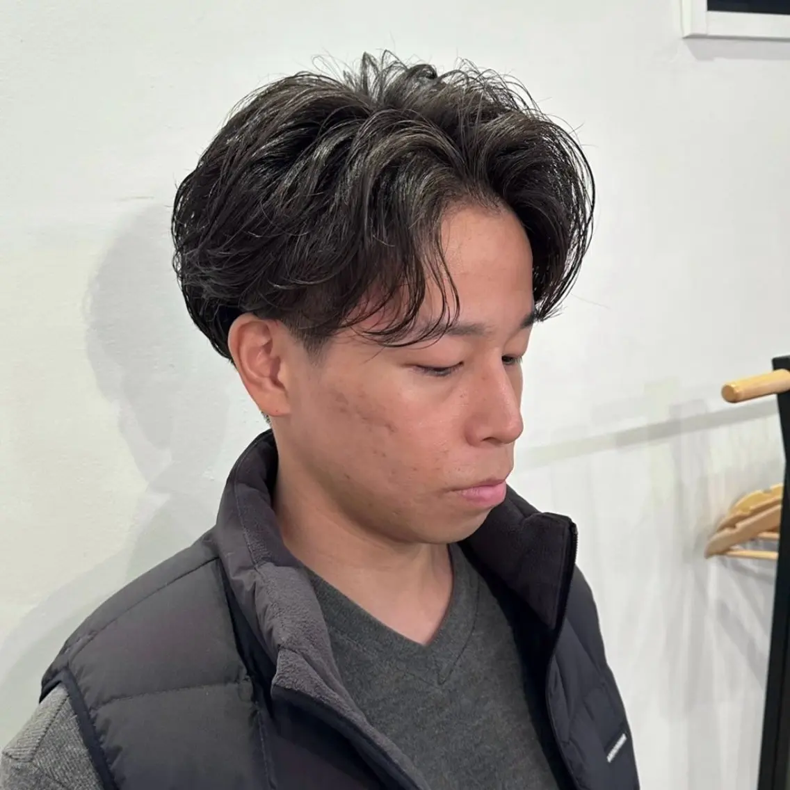 ショート パーマ メンズ ビジネス センターパート フェザーパーマ メンズ就活ヘア メンズパーマ カット パーマ トリートメント 【メンズヘア】 原宿/Kasumiのヘアスタイル
