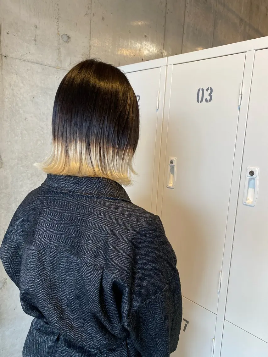 カラー 黒髪 ブリーチ ブルーカラー ブルーブラック 岡 舞唯のヘアスタイル
