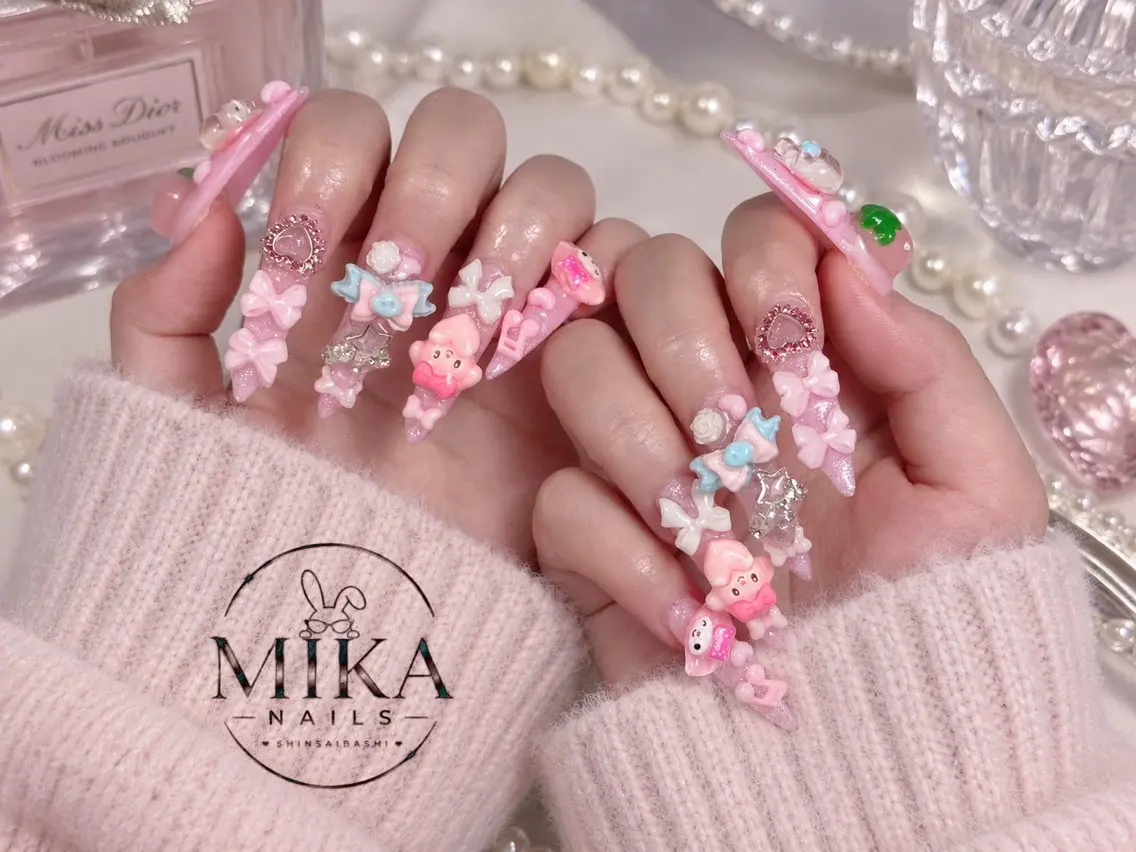 ネイル ガーリー キラキラネイル 韓国ネイル ロングネイル シンプルネイル ハンドネイル 🦊Genie🦊 Mika Nailsのネイルデザイン