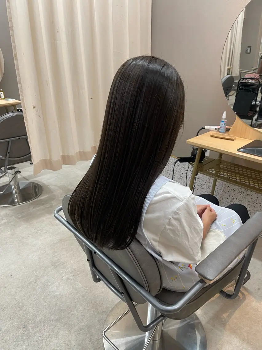 セミロング トリートメント ✨透明感カラー✨ 🌈艶カラー🌈のヘアスタイル