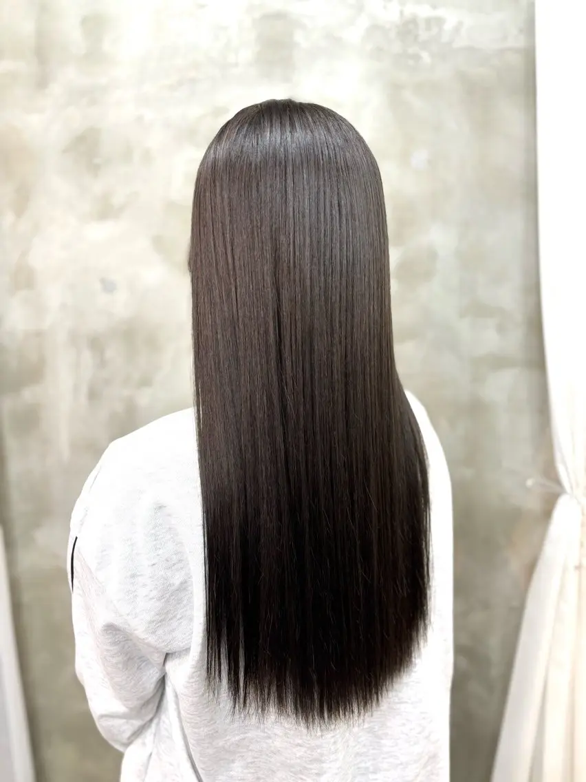 ロング カラー アッシュ オリーブアッシュ ヘアカラー トリートメント 艶髪‎カラー🤍 RIKAのヘアスタイル