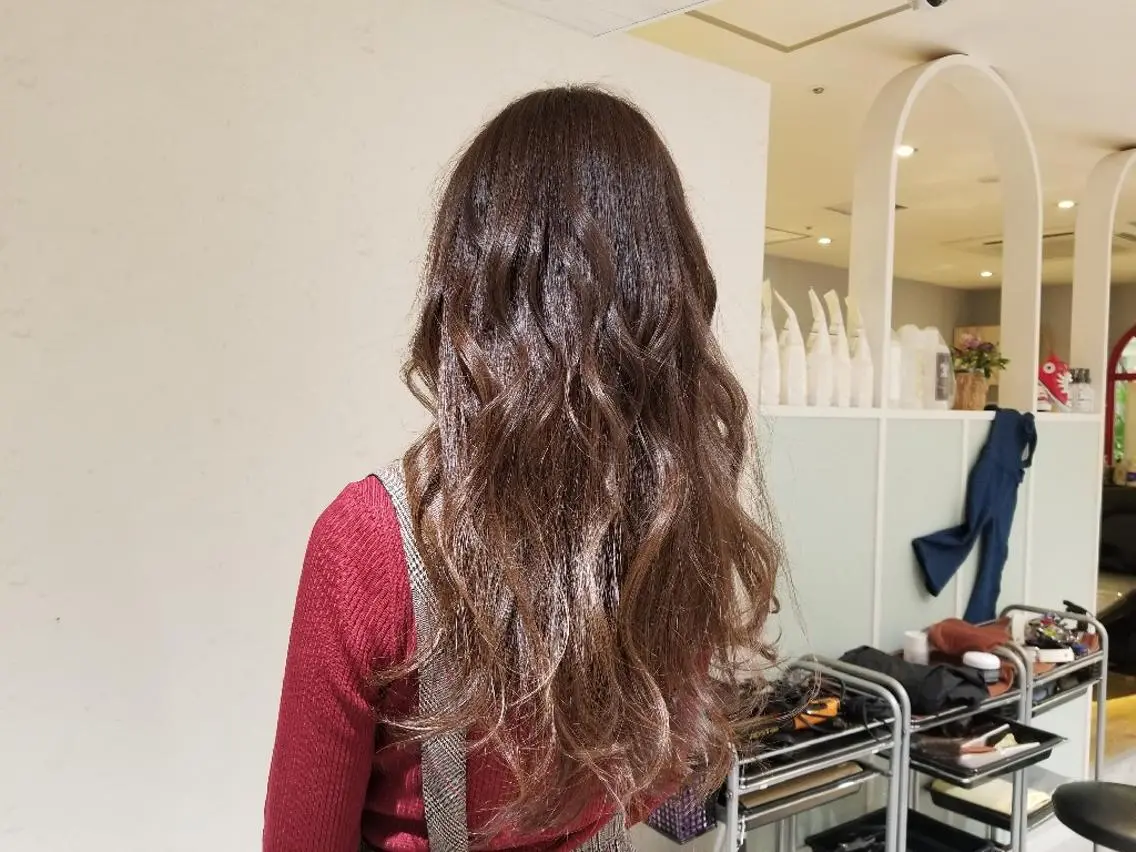 ロング カラー カット ヘアカラー トリートメント SAKURA (サクラ)のヘアスタイル