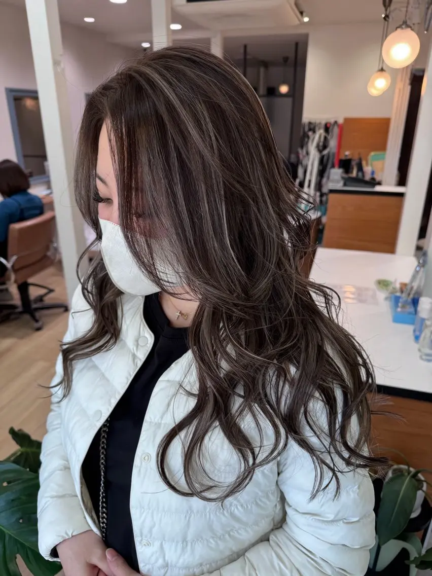 ロング ヘアカラー 福井 珠乃のヘアスタイル