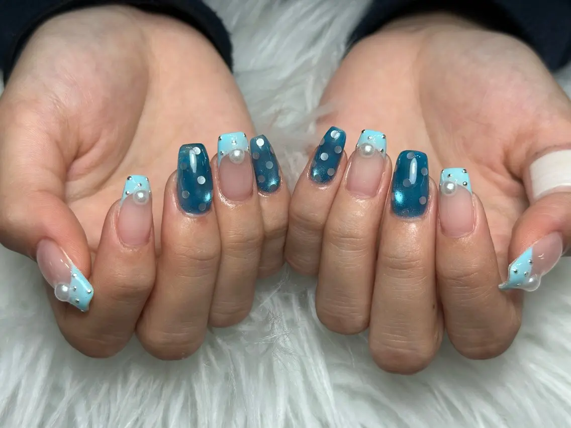 ネイル チークネイル ドット フレンチネイル グラデーション 韓国ネイル ハンドネイル Lisa Nail Salonのネイルデザイン