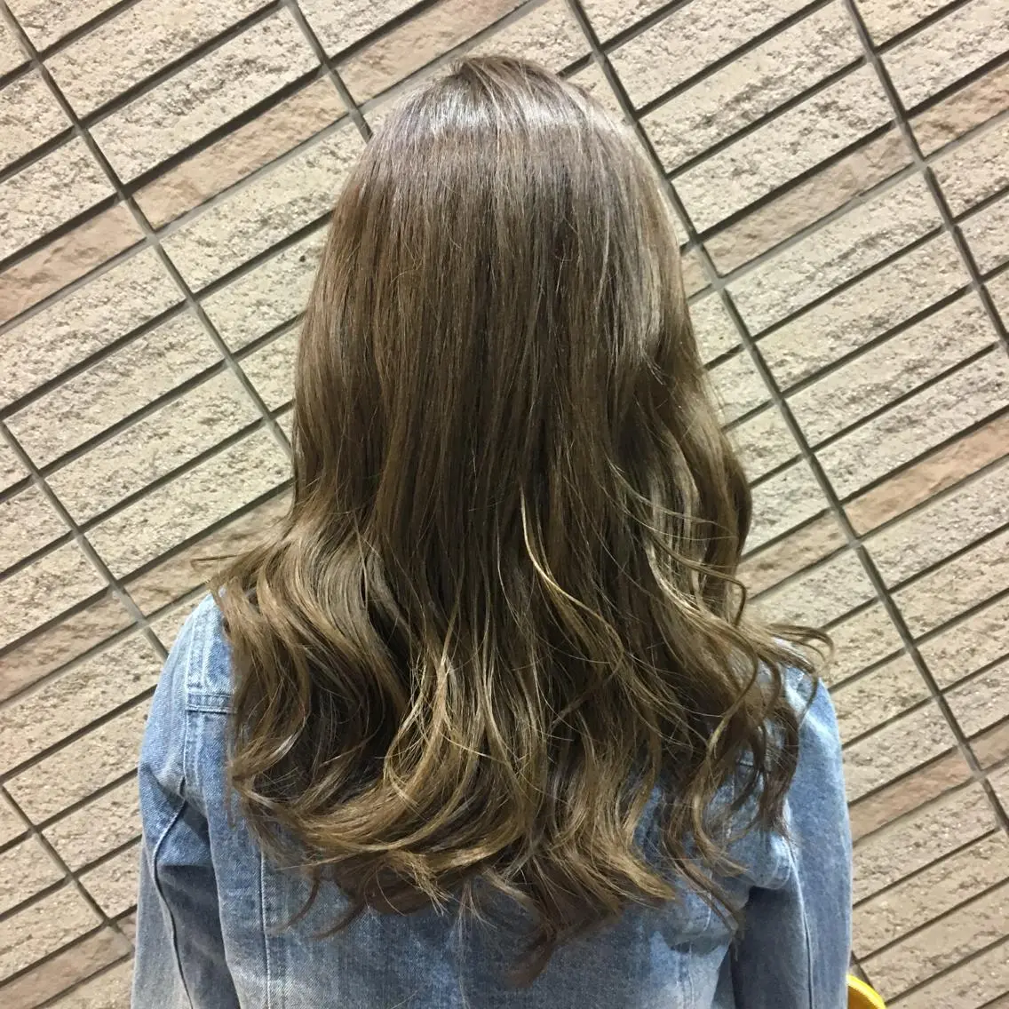 カラー グレージュ イルミナカラー 外国人風カラー カット ヘアカラー トリートメント ブリーチ/バレイヤ ージュ川端裕司のヘアスタイル