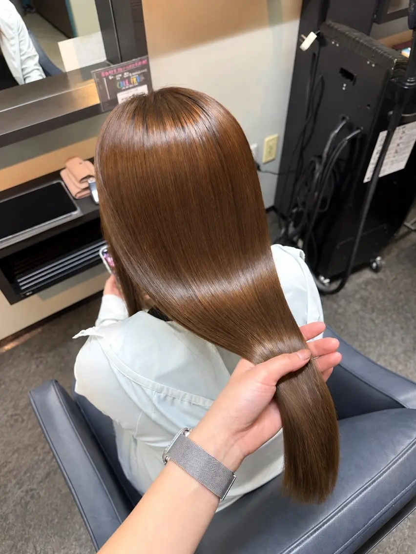 セミロング 縮毛矯正 奴賀 詩のヘアスタイル