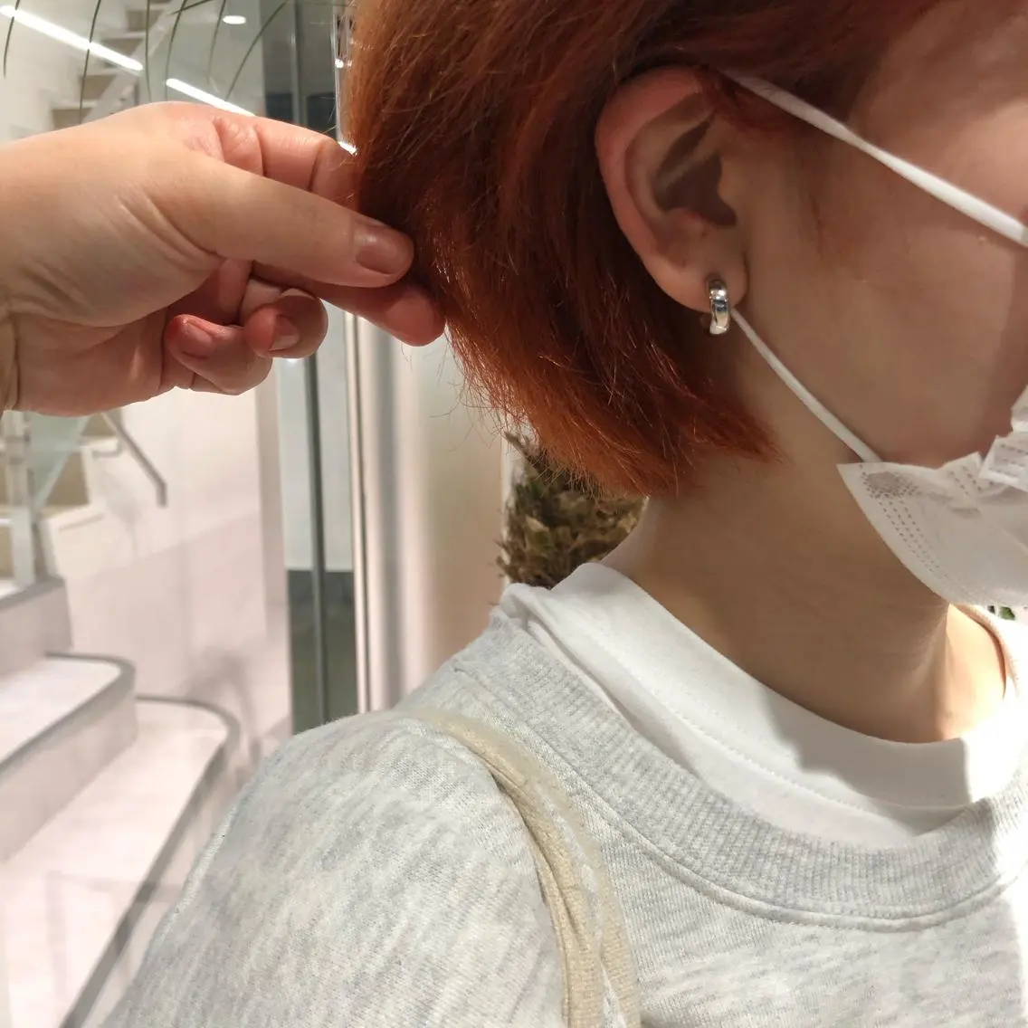 ショート カラー レイヤー/顔まわり カット/地毛風カラーのヘアスタイル