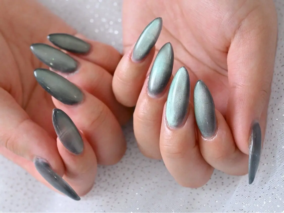 ネイル マグネットネイル White nail KAEDEのネイルデザイン