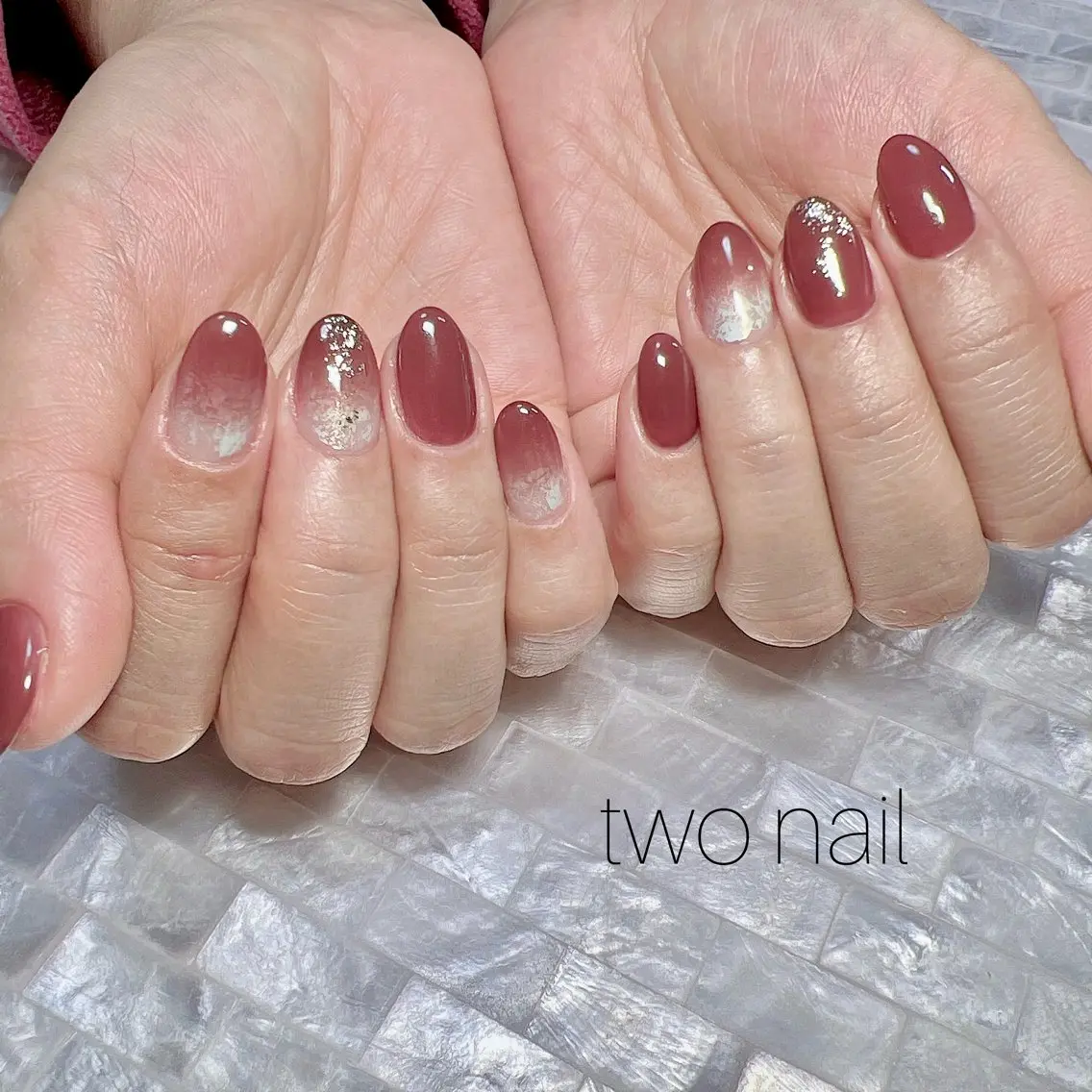 ネイル アートネイル ブラウン ネイルチップ ホワイト ハンドネイル two nailのネイルデザイン