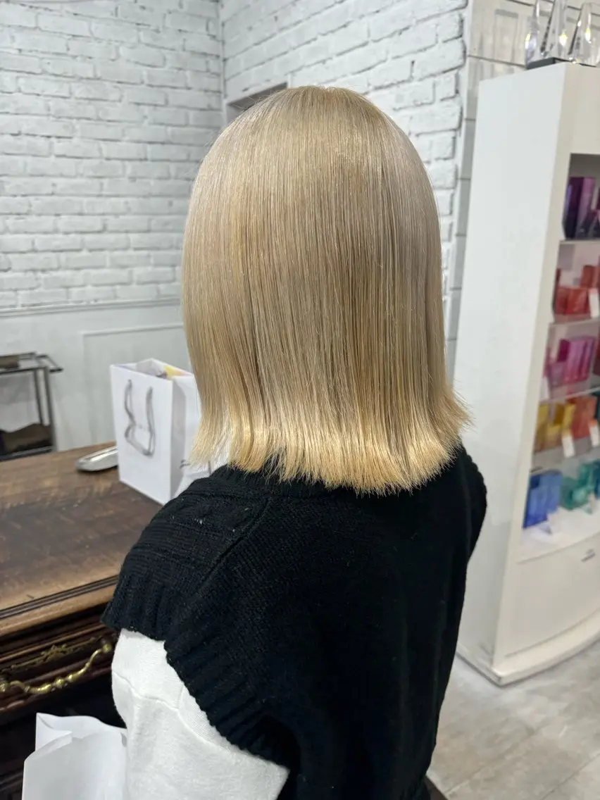 セミロング カラー バレイヤージュ ミストバング ベージュカラー ブリーチ 抜きっぱなしブロンド 札幌ブリーチカラー/ ダブルカラー/ドイのヘアスタイル