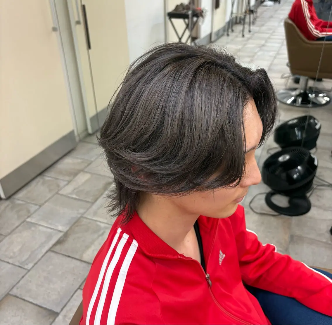 カラー メンズ シルバー ヘアカラー signhair chikaのヘアスタイル
