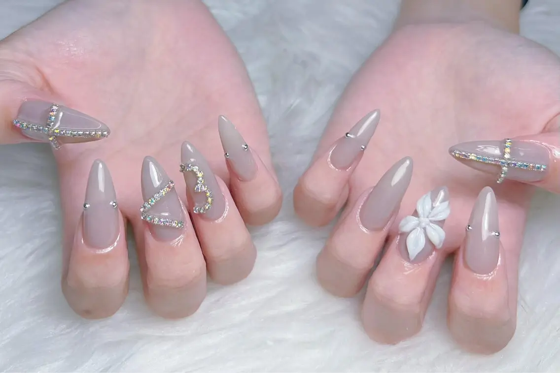 ネイル AURA NAIL 上前津のネイルデザイン