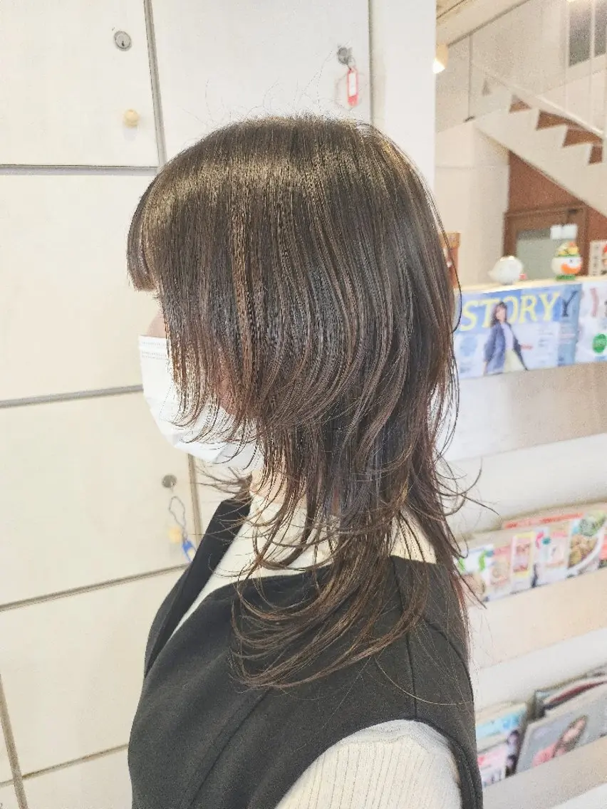 セミロング ハイレイヤー レイヤーカット カット 岡田 奈々のヘアスタイル