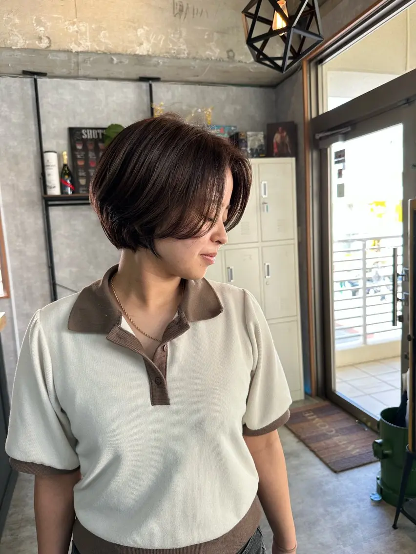 ショート 切りっぱなしボブ ショートボブ ハンサムショート 丸みショート ボブ カット ヘアカラー トリートメント モテ髪/ボブ/ショー ト/アダチフウトのヘアスタイル
