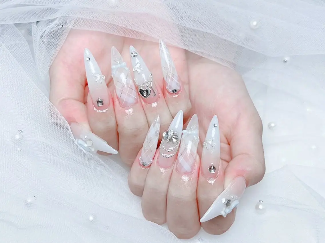 ネイル アートネイル オーロラネイル フレンチネイル ジェルネイル グラデーション ハンドネイル Sora nail 長さ出し専門店のネイルデザイン