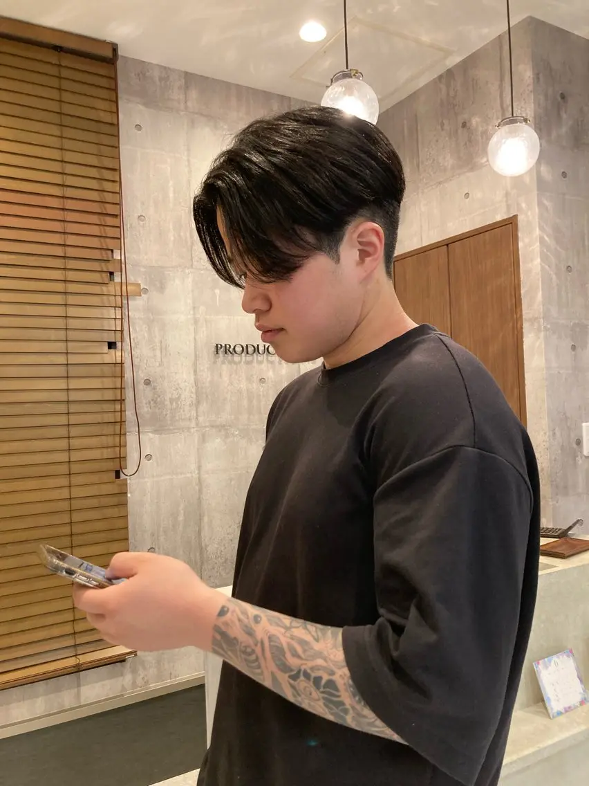 メンズ センターパート ハマノ ミユのヘアスタイル