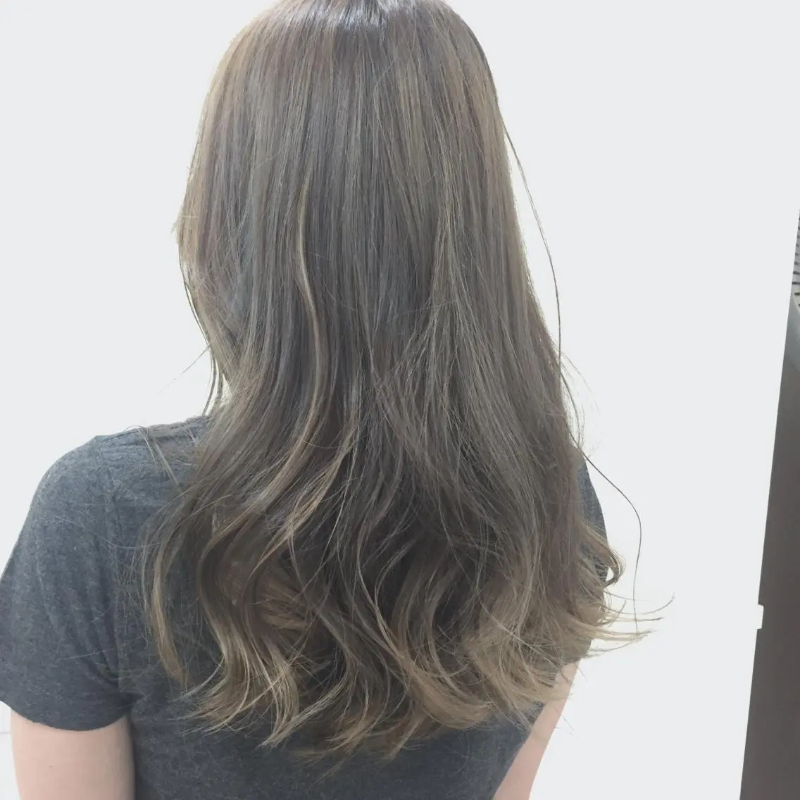 ロング カラー アッシュ ベージュカラー ハイライトカラー ハイライト 大平 美沙のヘアスタイル
