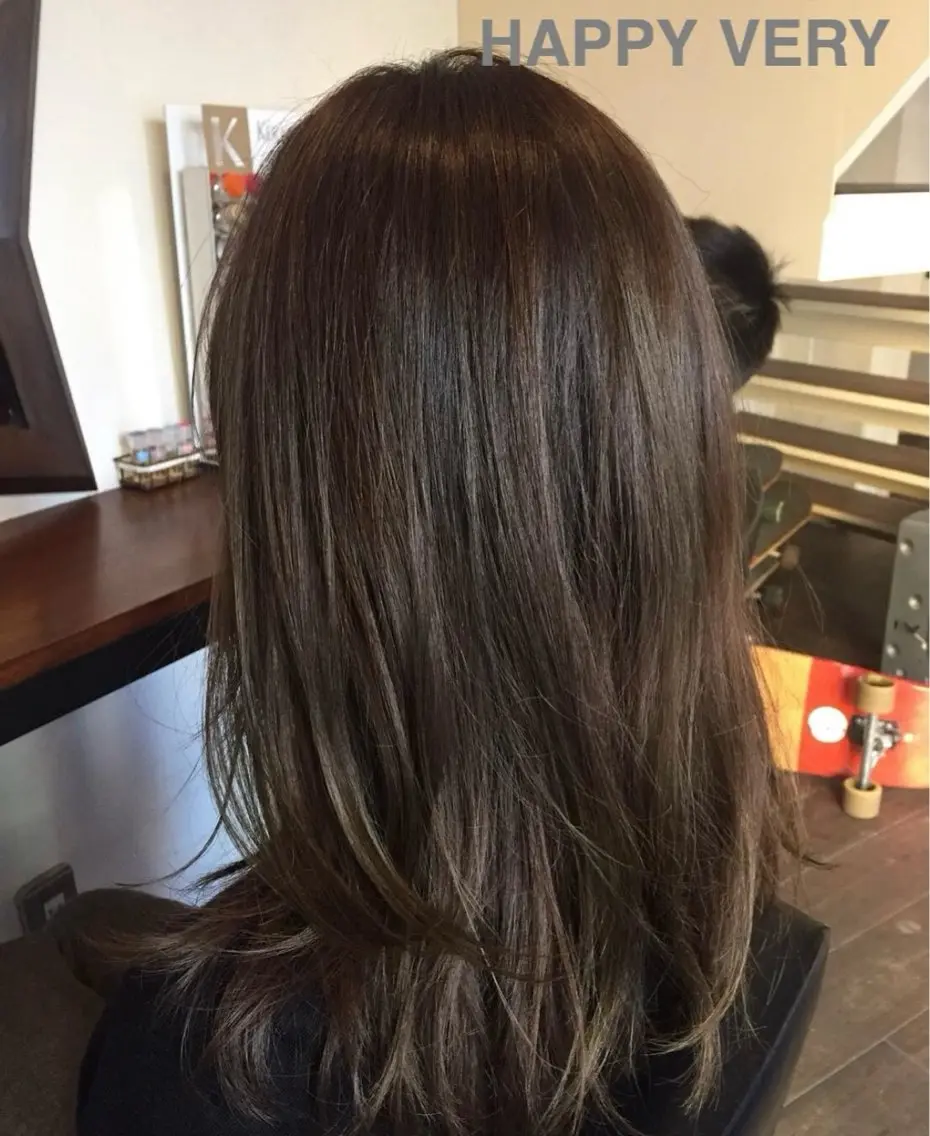 セミロング 井上 奈菜のヘアスタイル