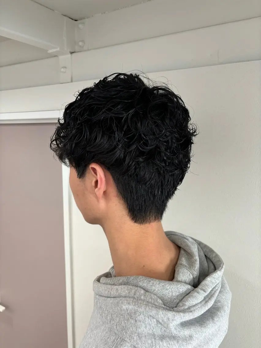 ショート パーマ メンズ メンズパーマ スパイラルパーマ 🩵izu 🩵のヘアスタイル