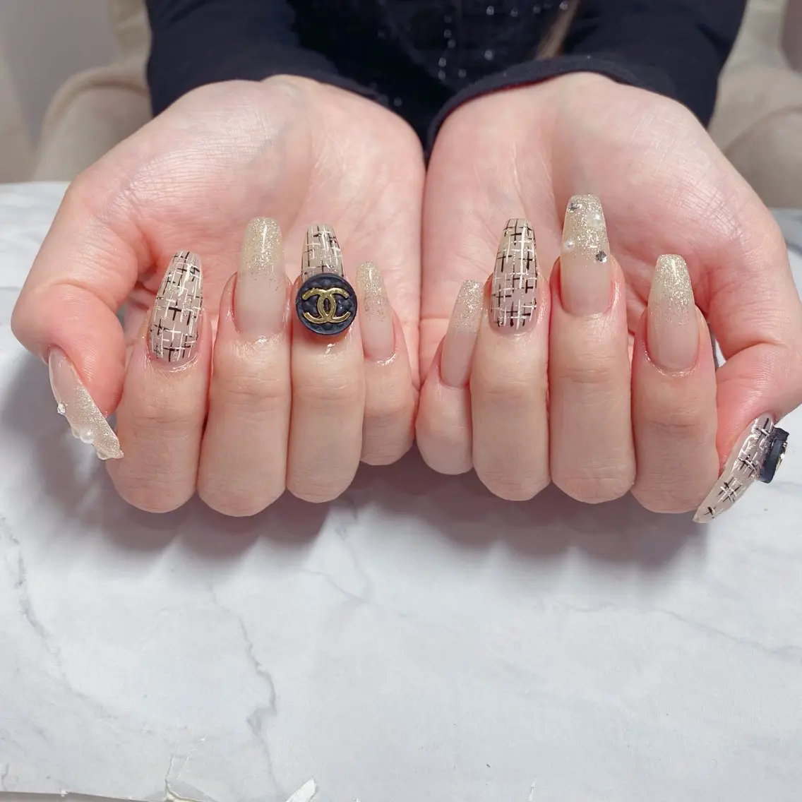 ネイル キラキラネイル ツイードネイル ワンホンネイル 冬ネイル FLY Nail Salonのネイルデザイン