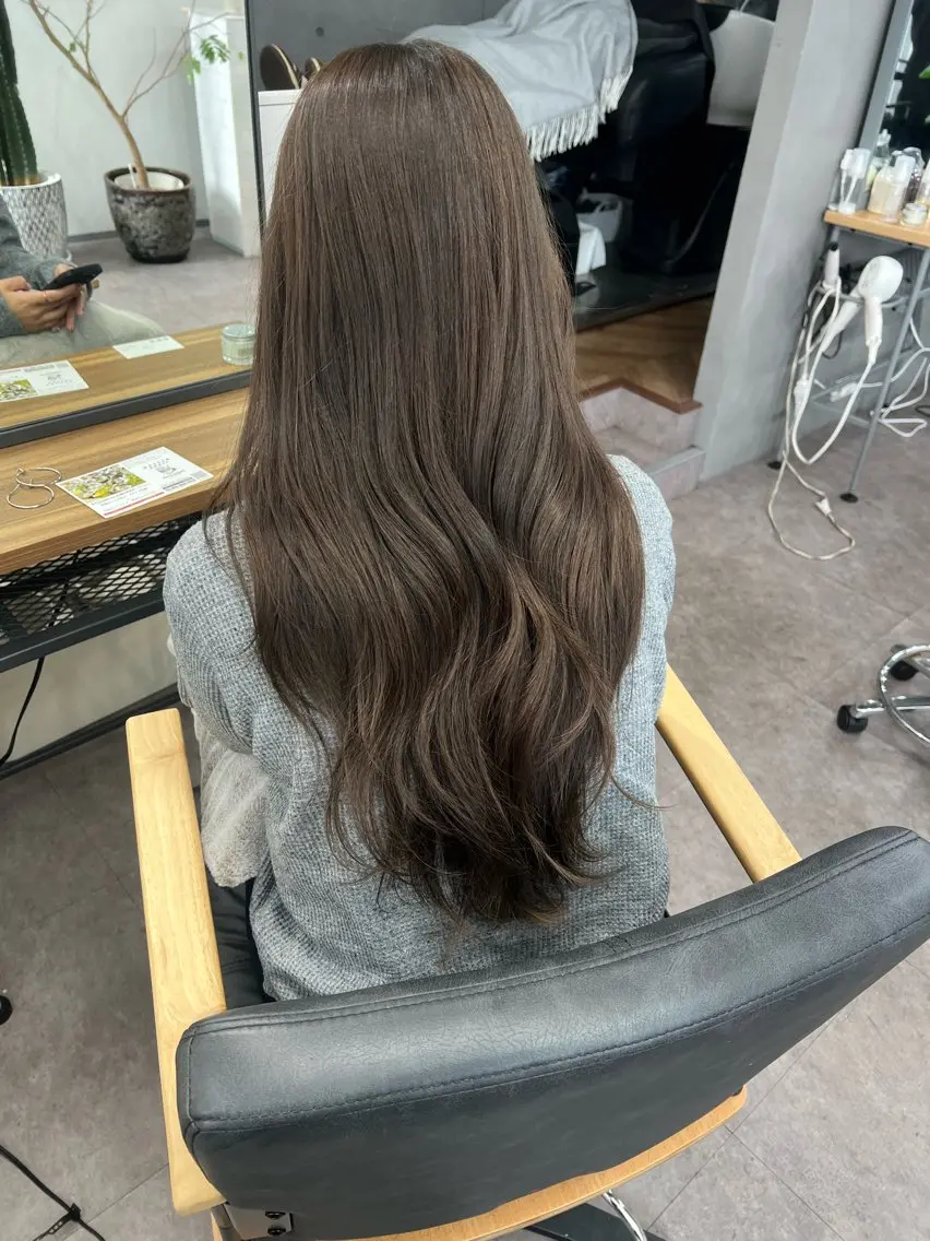 セミロング hikaru💘髪質 改善 透明感カラーのヘアスタイル