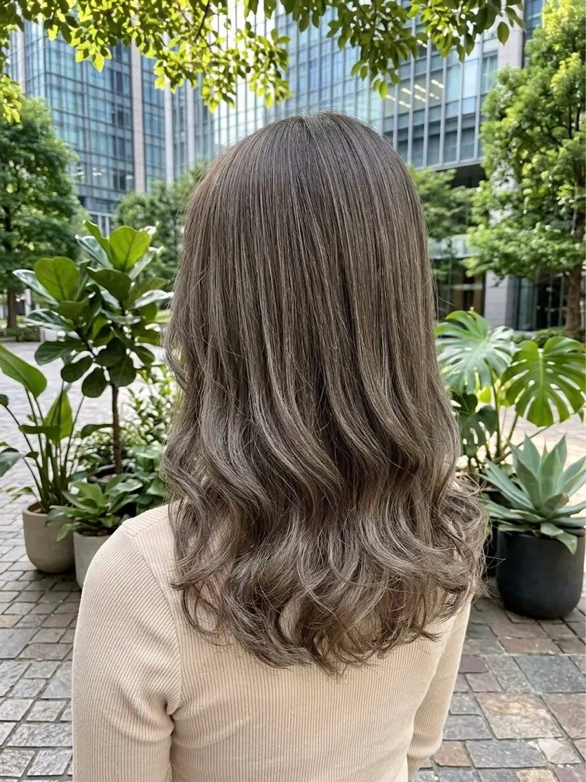 〔赤味OFF🌿ブリーチなしで外国人風カラーに🌿〕 イルミナカラー&内部ケアスチーム3stepトリートメントの写真
