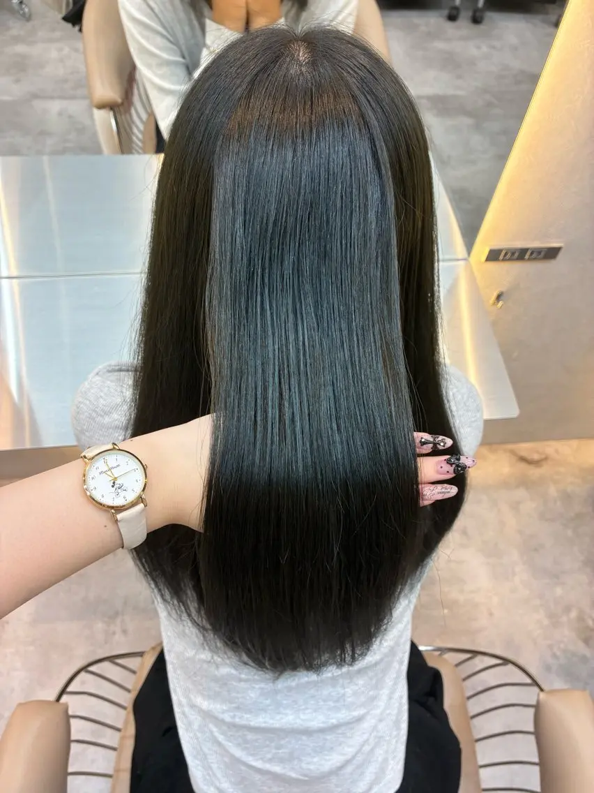 ロング カラー ヘアアレンジ 純欲韓国ワンホン🤍 𝑌𝑢𝑖🤍のヘアスタイル