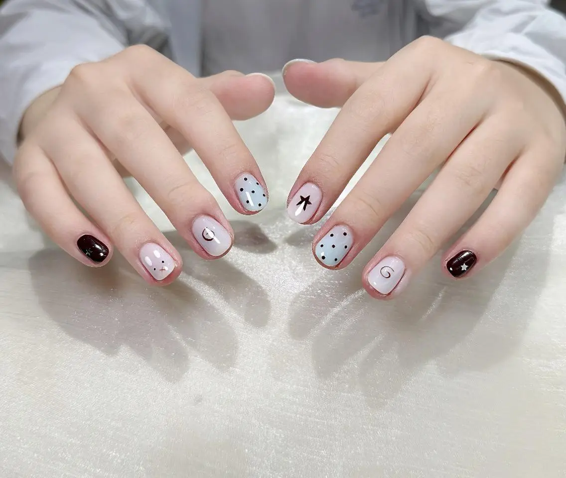 ネイル オーロラネイル チークネイル 長さ出し フットネイル フレンチネイル Kara🌻マツエク &Nailサロン💛のネイルデザイン